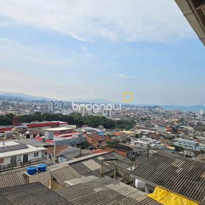 Casa com 220m², 4 quartos (sendo 1 suíte), 3 garagens, no bairro Jardim Cidade de Florianópolis em São José