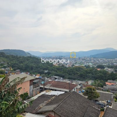 Casa com 220m², 4 quartos (sendo 1 suíte), 3 garagens, no bairro Jardim Cidade de Florianópolis em São José
