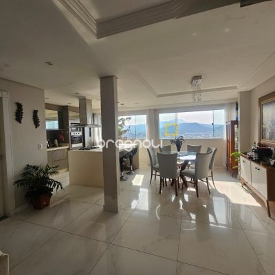 Casa com 220m², 4 quartos (sendo 1 suíte), 3 garagens, no bairro Jardim Cidade de Florianópolis em São José