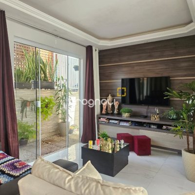 Casa com 220m², 4 quartos (sendo 1 suíte), 3 garagens, no bairro Jardim Cidade de Florianópolis em São José