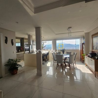 Casa com 220m², 4 quartos (sendo 1 suíte), 3 garagens, no bairro Jardim Cidade de Florianópolis em São José
