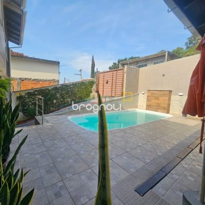 Casa com 220m², 4 quartos (sendo 1 suíte), 3 garagens, no bairro Jardim Cidade de Florianópolis em São José
