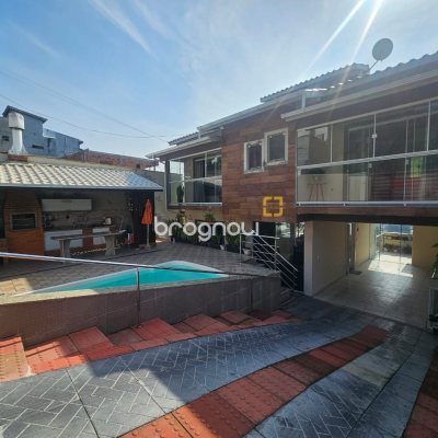 Casa com 220m², 4 quartos (sendo 1 suíte), 3 garagens, no bairro Jardim Cidade de Florianópolis em São José
