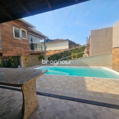Casa com 220m², 4 quartos (sendo 1 suíte), 3 garagens, no bairro Jardim Cidade de Florianópolis em São José