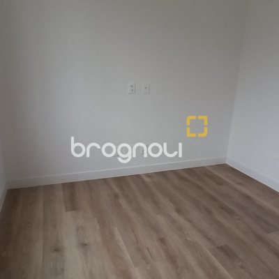 Apartamento com 101m², 2 quartos (sendo 2 suítes), 2 garagens, no bairro João Paulo em Florianópolis