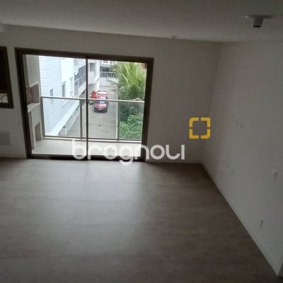 Apartamento com 101m², 2 quartos (sendo 2 suítes), 2 garagens, no bairro João Paulo em Florianópolis