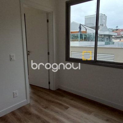 Apartamento com 101m², 2 quartos (sendo 2 suítes), 2 garagens, no bairro João Paulo em Florianópolis
