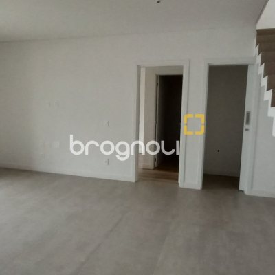 Apartamento com 101m², 2 quartos (sendo 2 suítes), 2 garagens, no bairro João Paulo em Florianópolis