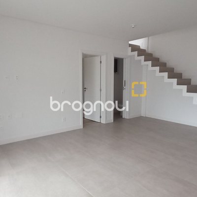 Apartamento com 101m², 2 quartos (sendo 2 suítes), 2 garagens, no bairro João Paulo em Florianópolis