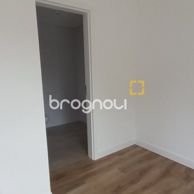 Apartamento com 101m², 2 quartos (sendo 2 suítes), 2 garagens, no bairro João Paulo em Florianópolis