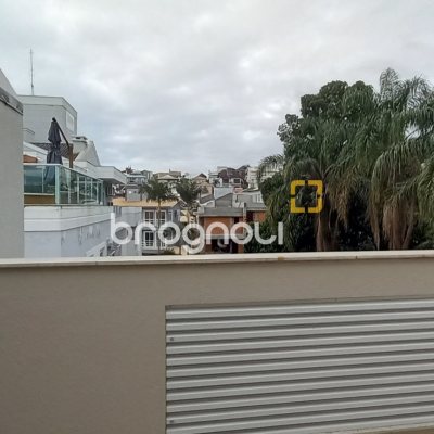 Apartamento com 101m², 2 quartos (sendo 2 suítes), 2 garagens, no bairro João Paulo em Florianópolis