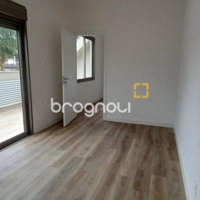 Apartamento com 101m², 2 quartos (sendo 2 suítes), 2 garagens, no bairro João Paulo em Florianópolis