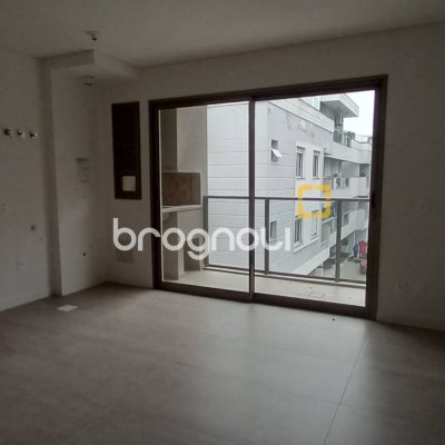 Apartamento com 101m², 2 quartos (sendo 2 suítes), 2 garagens, no bairro João Paulo em Florianópolis
