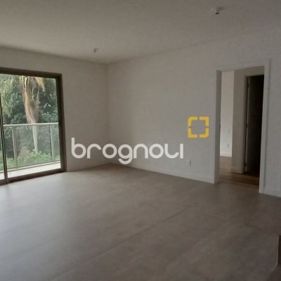 Apartamento com 101m², 2 quartos (sendo 2 suítes), 2 garagens, no bairro João Paulo em Florianópolis