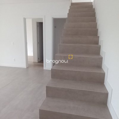 Apartamento com 101m², 2 quartos (sendo 2 suítes), 2 garagens, no bairro João Paulo em Florianópolis