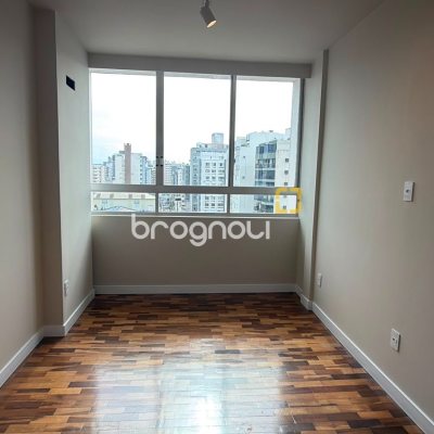 Apartamento com 60m², 2 quartos, no bairro Centro em Florianópolis