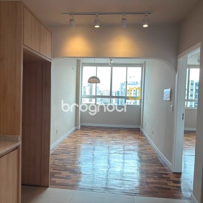 Apartamento com 60m², 2 quartos, no bairro Centro em Florianópolis