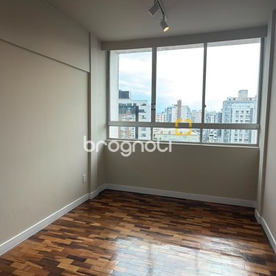 Apartamento com 60m², 2 quartos, no bairro Centro em Florianópolis