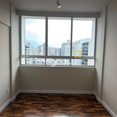 Apartamento com 60m², 2 quartos, no bairro Centro em Florianópolis