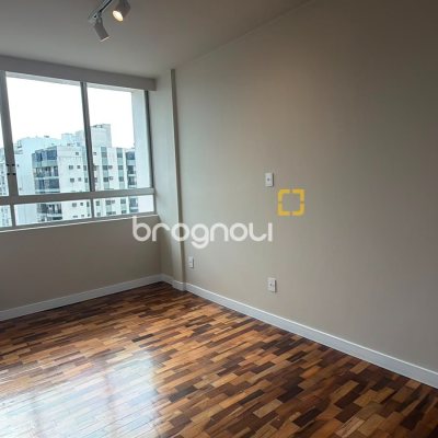 Apartamento com 60m², 2 quartos, no bairro Centro em Florianópolis