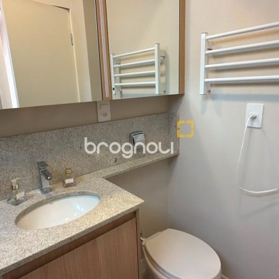 Apartamento com 60m², 2 quartos, no bairro Centro em Florianópolis