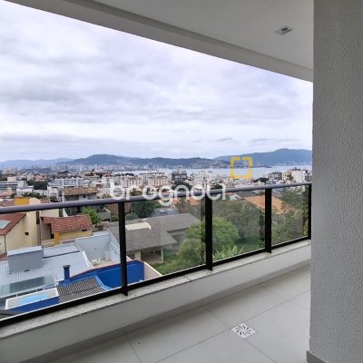 Apartamento com 123m², 3 quartos (sendo 3 suítes), 3 garagens, no bairro Coqueiros em Florianópolis
