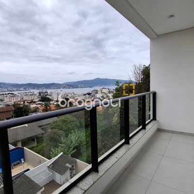 Apartamento com 123m², 3 quartos (sendo 3 suítes), 3 garagens, no bairro Coqueiros em Florianópolis