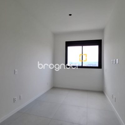 Apartamento com 123m², 3 quartos (sendo 3 suítes), 3 garagens, no bairro Coqueiros em Florianópolis