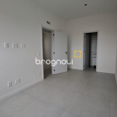 Apartamento com 123m², 3 quartos (sendo 3 suítes), 3 garagens, no bairro Coqueiros em Florianópolis