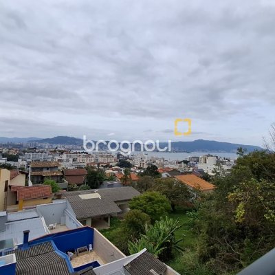 Apartamento com 123m², 3 quartos (sendo 3 suítes), 3 garagens, no bairro Coqueiros em Florianópolis