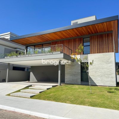 Casa de Condomínio com 375m², 4 quartos (sendo 3 suítes), 2 garagens, no bairro Ratones em Florianópolis
