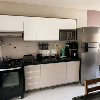 Casa com 68m², 2 quartos, 2 garagens, no bairro Sertão do Maruim em São José
