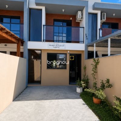 Casa com 68m², 2 quartos, 2 garagens, no bairro Sertão do Maruim em São José