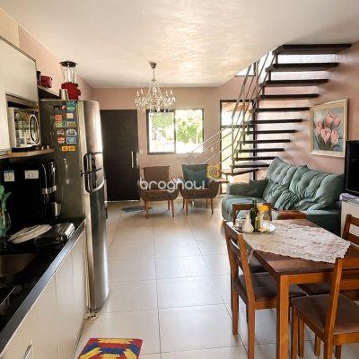 Casa com 68m², 2 quartos, 2 garagens, no bairro Sertão do Maruim em São José
