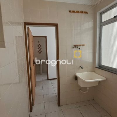 Apartamento com 111m², 3 quartos (sendo 1 suíte), 1 garagem, no bairro Kobrasol em São José