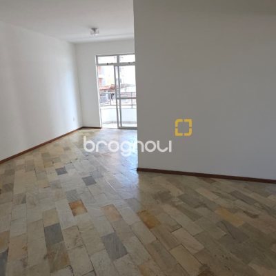 Apartamento com 111m², 3 quartos (sendo 1 suíte), 1 garagem, no bairro Kobrasol em São José