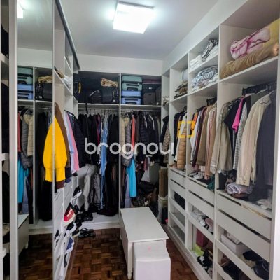 Apartamento com 111m², 2 quartos (sendo 1 suíte), 1 garagem, no bairro Centro em Florianópolis