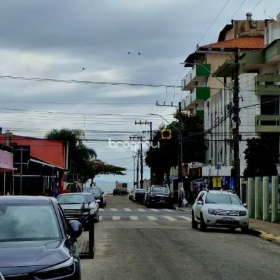 Apartamento com 41m², 1 quarto, 1 garagem, no bairro Canasvieiras em Florianópolis