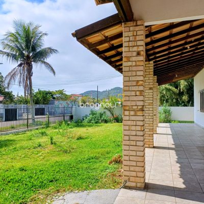 Casa com 504m², 4 quartos (sendo 2 suítes), 3 garagens, no bairro Daniela em Florianópolis
