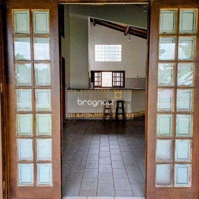 Casa com 504m², 4 quartos (sendo 2 suítes), 3 garagens, no bairro Daniela em Florianópolis