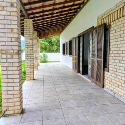 Casa com 504m², 4 quartos (sendo 2 suítes), 3 garagens, no bairro Daniela em Florianópolis