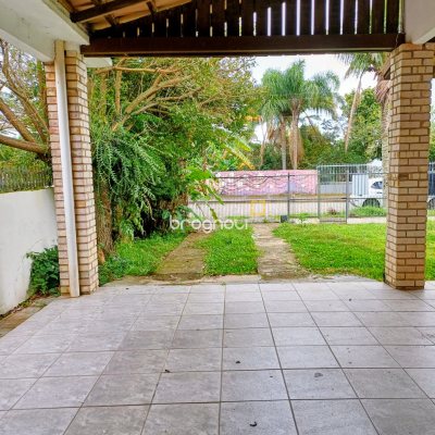 Casa com 504m², 4 quartos (sendo 2 suítes), 3 garagens, no bairro Daniela em Florianópolis