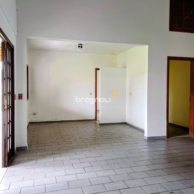 Casa com 504m², 4 quartos (sendo 2 suítes), 3 garagens, no bairro Daniela em Florianópolis