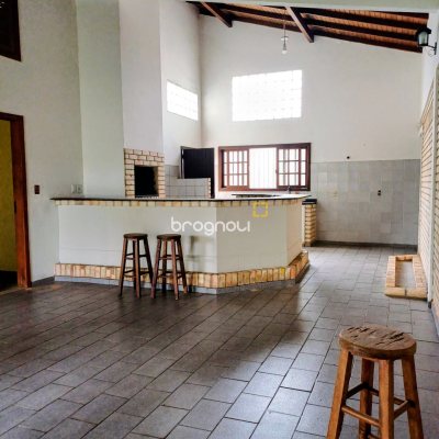 Casa com 504m², 4 quartos (sendo 2 suítes), 3 garagens, no bairro Daniela em Florianópolis