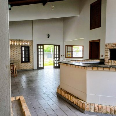 Casa com 504m², 4 quartos (sendo 2 suítes), 3 garagens, no bairro Daniela em Florianópolis