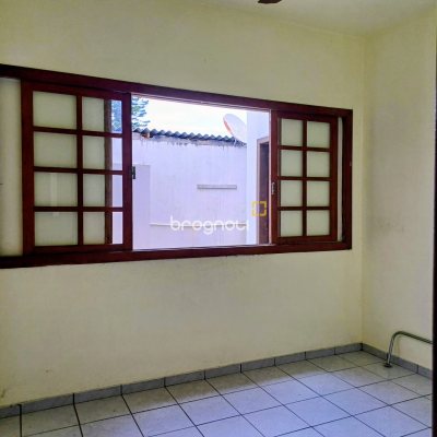 Casa com 504m², 4 quartos (sendo 2 suítes), 3 garagens, no bairro Daniela em Florianópolis