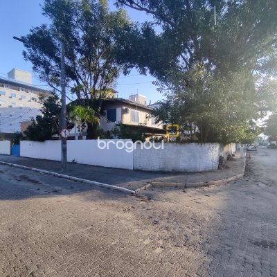 Terreno com 495m², no bairro Canasvieiras em Florianópolis