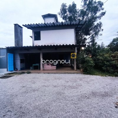 Terreno com 495m², no bairro Canasvieiras em Florianópolis