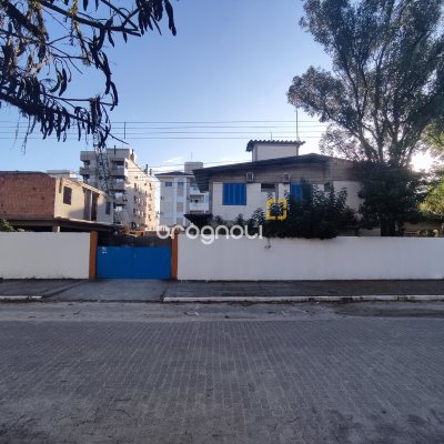 Terreno com 495m², no bairro Canasvieiras em Florianópolis