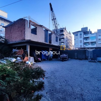 Terreno com 495m², no bairro Canasvieiras em Florianópolis